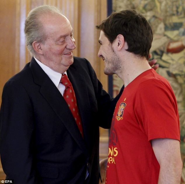 Những nhà vô địch EURO 2012 diện kiến nhà vua Tây Ban Nha Juan Carlos